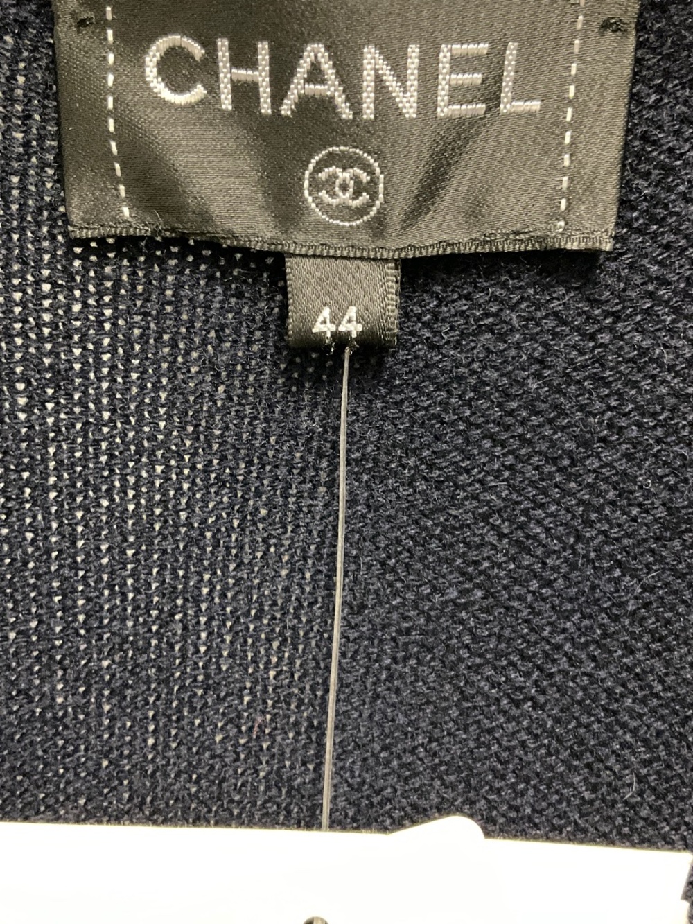 CHANEL NAVY / WHITE 2016 CASHMERE KNIT LONG CARDIGAN SWEATER WITH SILVER CC LOGO - Picture 4 of 8